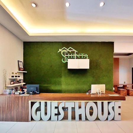 Shinta Guesthouse Malang Eksteriør bilde
