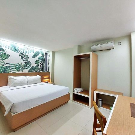 Shinta Guesthouse Malang Eksteriør bilde