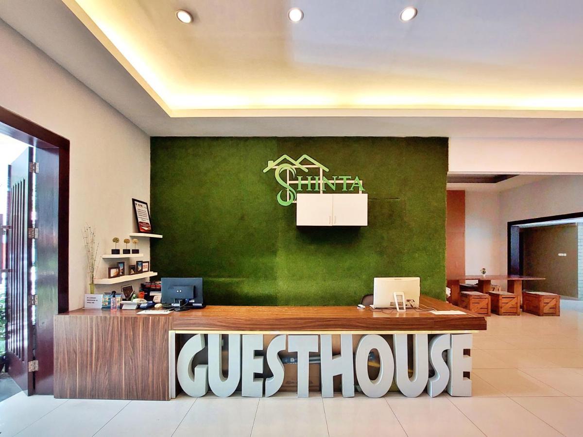 Shinta Guesthouse Malang Eksteriør bilde