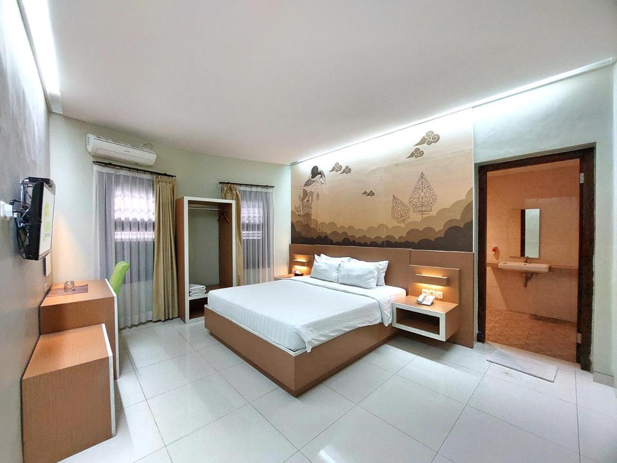 Shinta Guesthouse Malang Eksteriør bilde