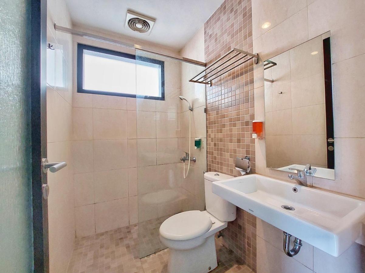 Shinta Guesthouse Malang Eksteriør bilde