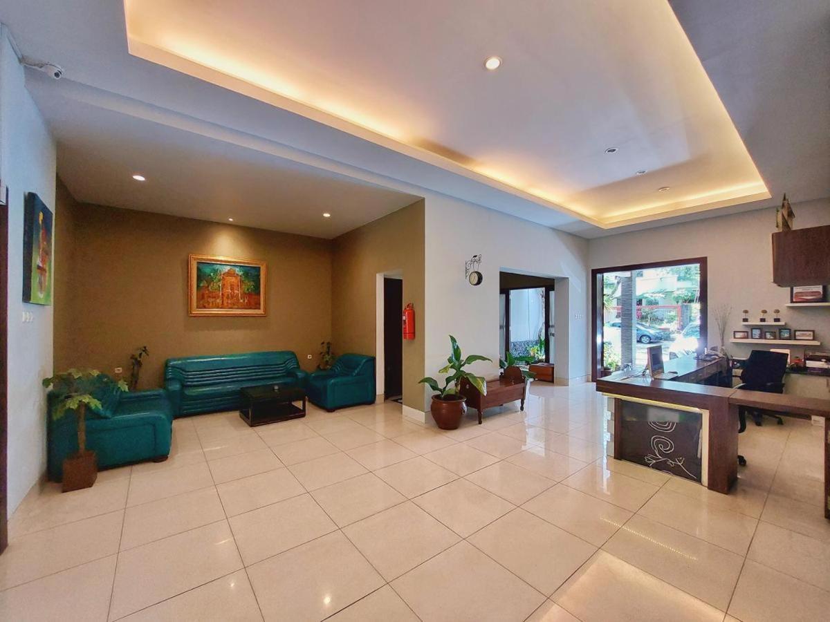 Shinta Guesthouse Malang Eksteriør bilde