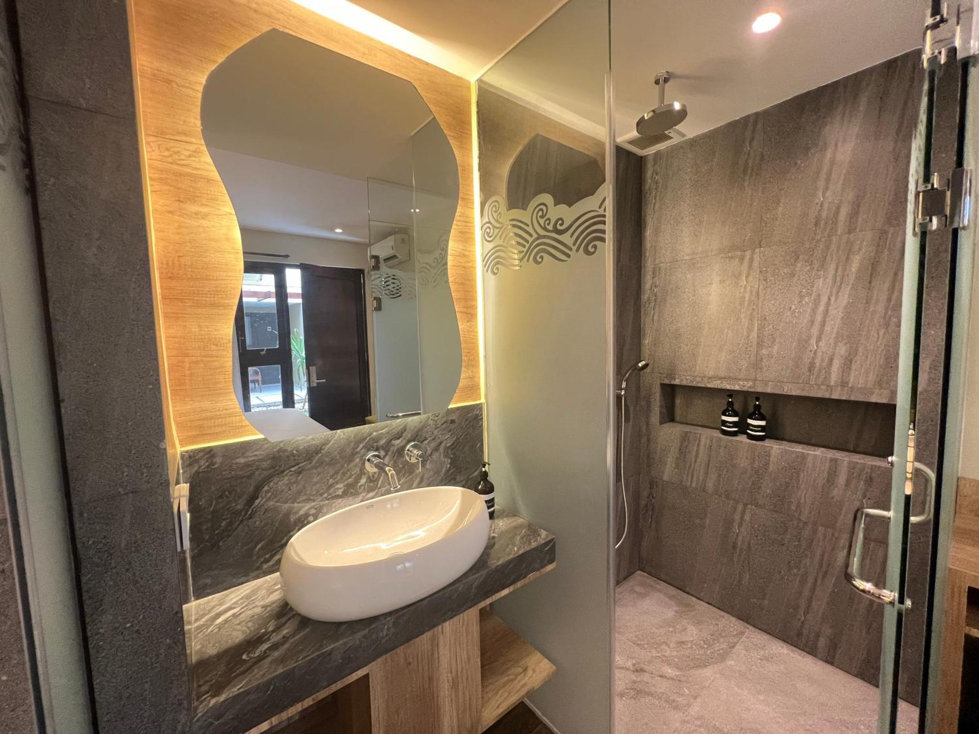 Shinta Guesthouse Malang Eksteriør bilde