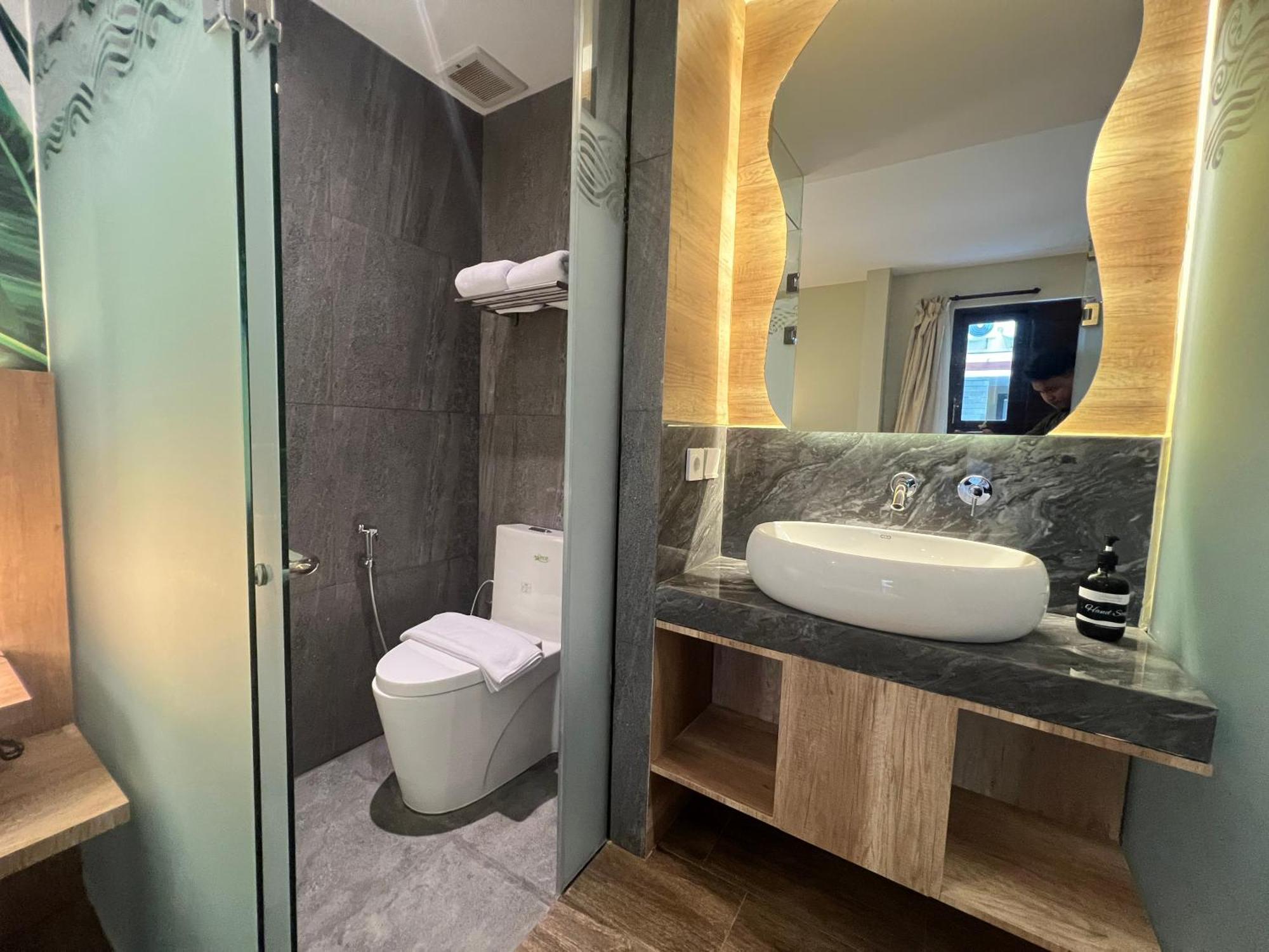 Shinta Guesthouse Malang Eksteriør bilde