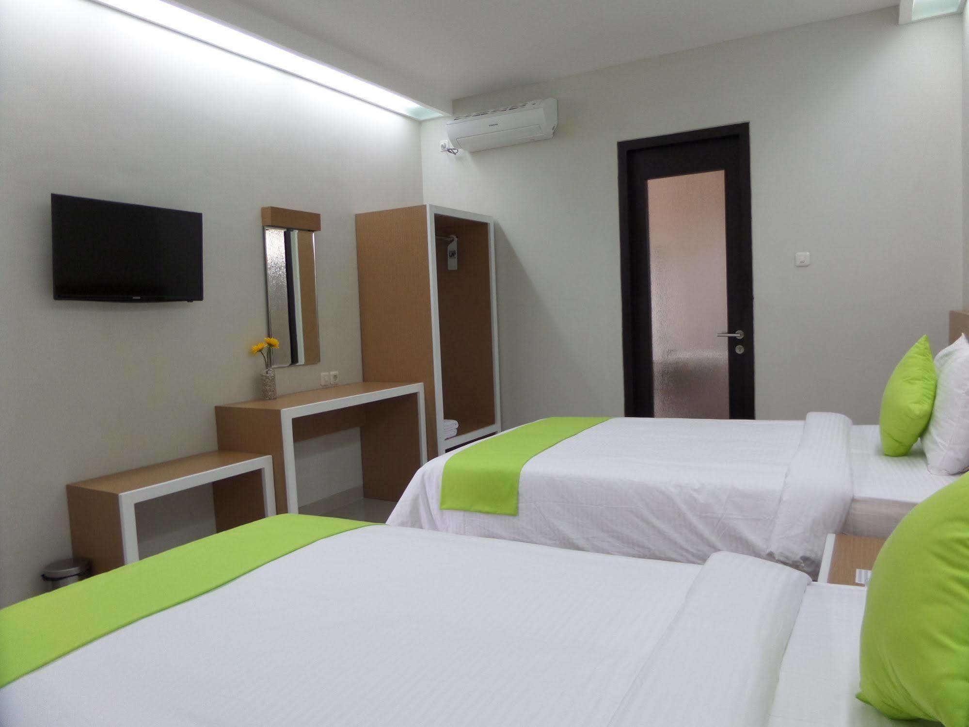 Shinta Guesthouse Malang Eksteriør bilde
