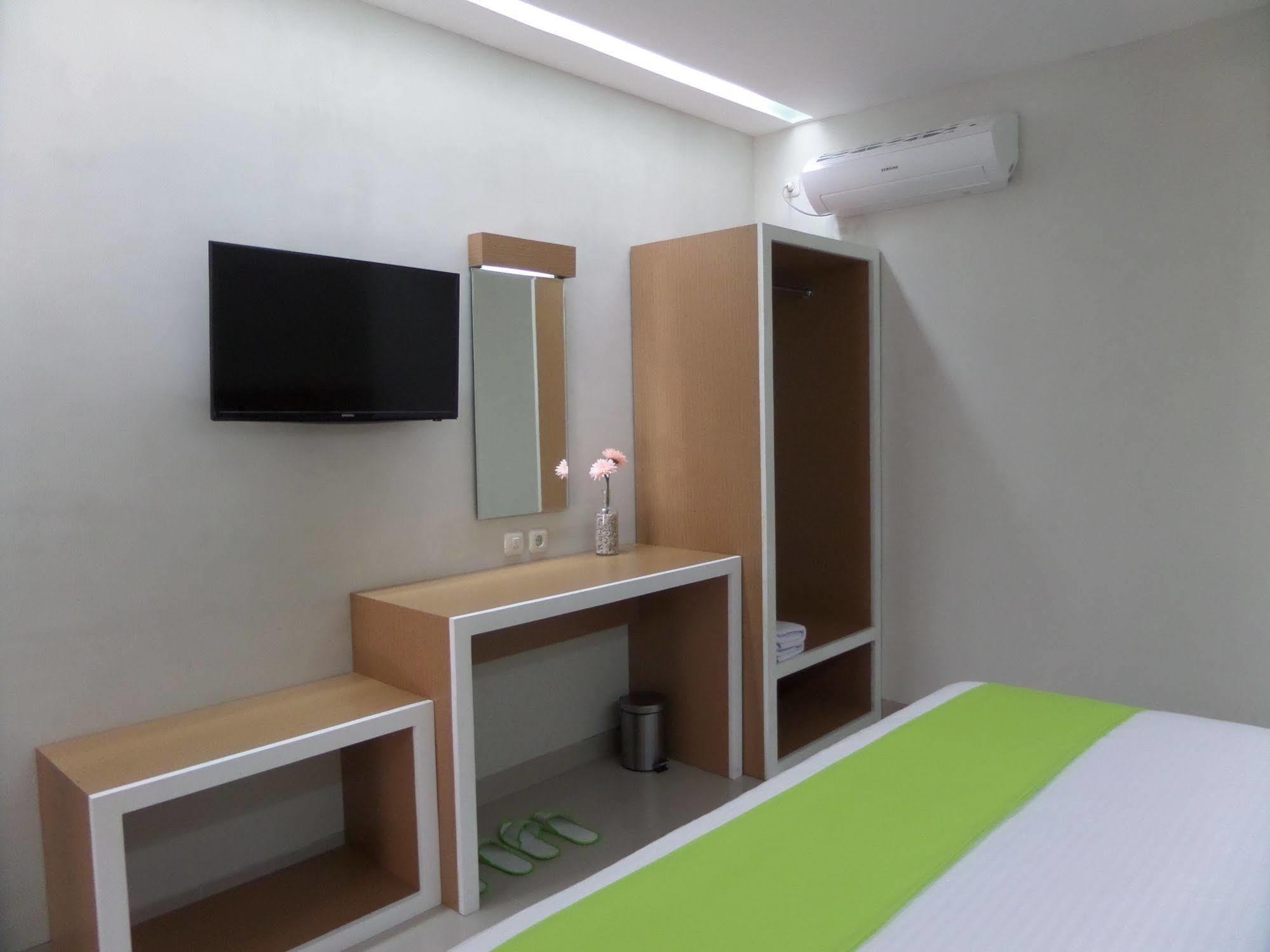 Shinta Guesthouse Malang Eksteriør bilde