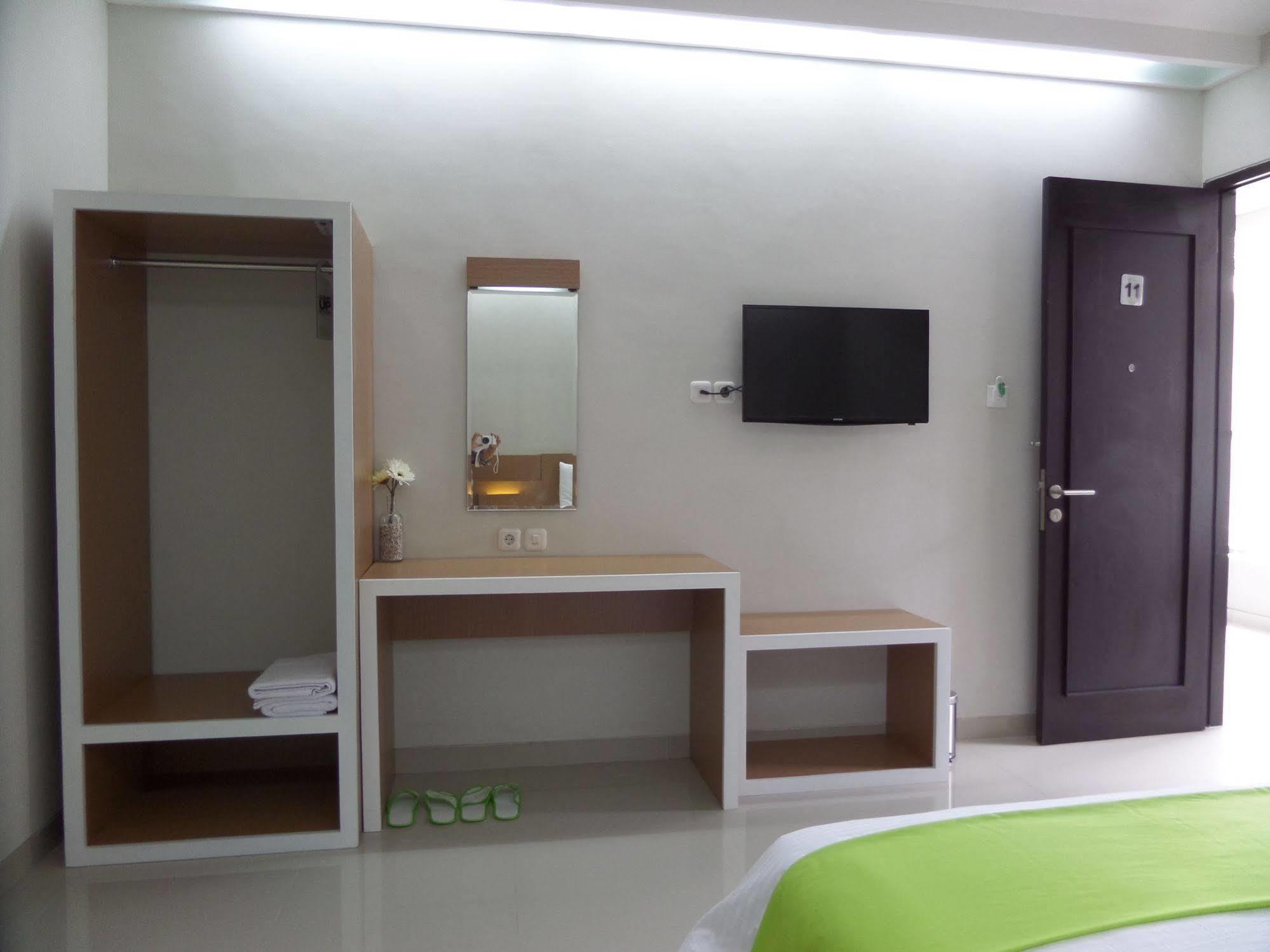 Shinta Guesthouse Malang Eksteriør bilde