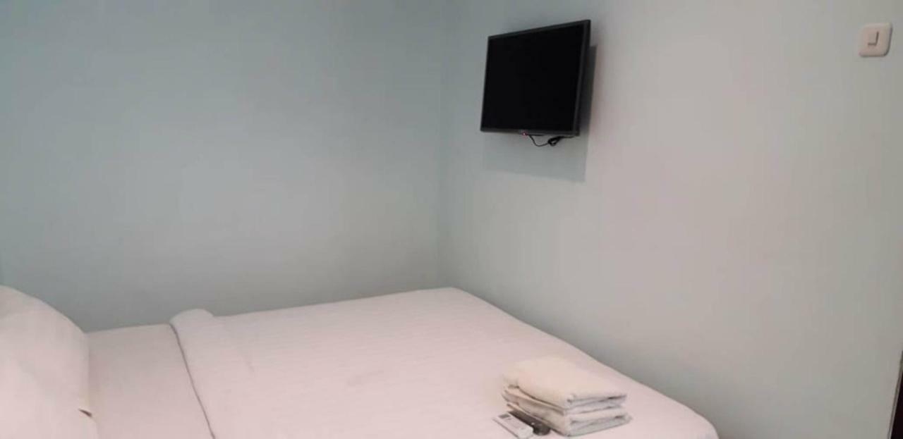 Shinta Guesthouse Malang Eksteriør bilde